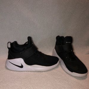 🔥🎉HP X2🎉🔥 Nike Kwazis Sneakers !